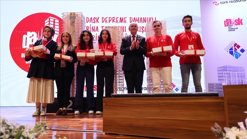 Altınbaş Üniversitesi öğrencileri, DASK yarışmasında şampiyon oldu