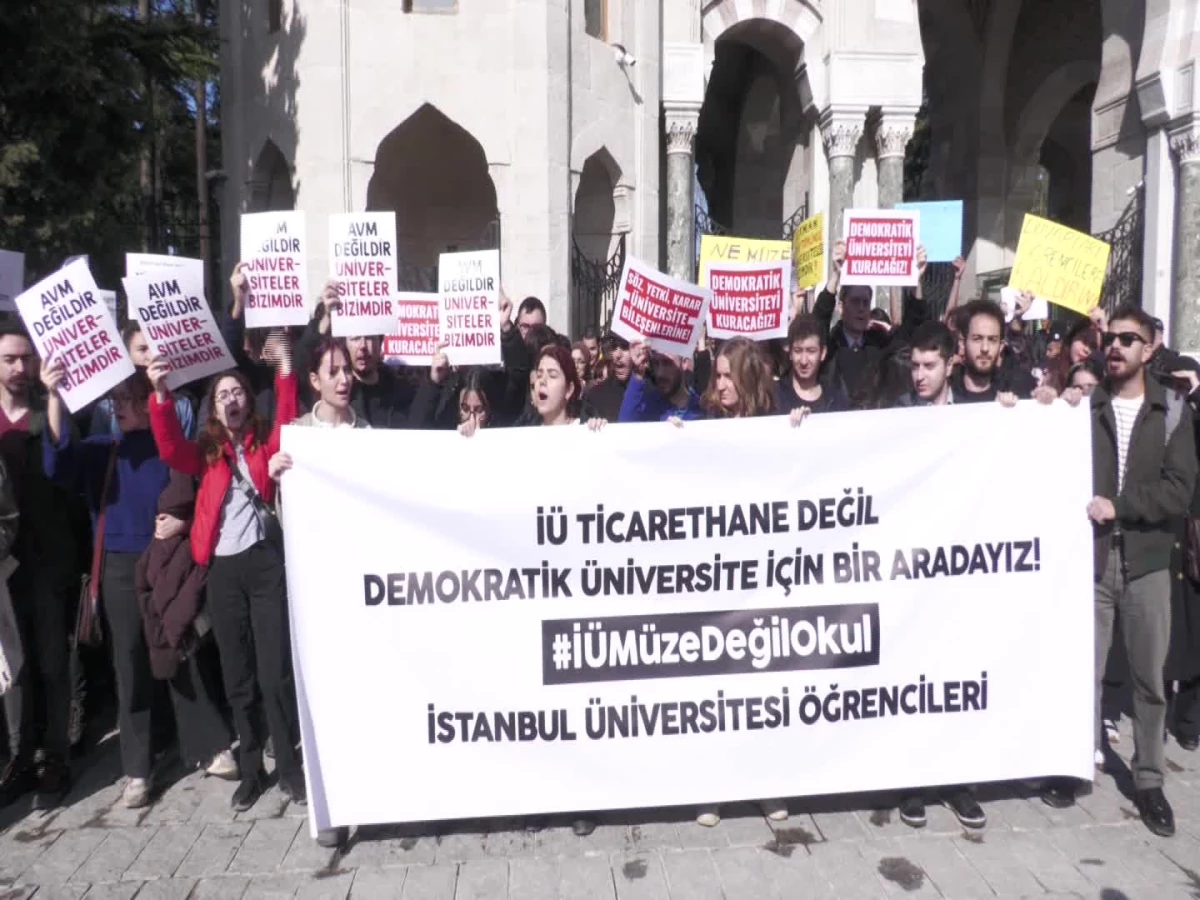 İstanbul Üniversitesi Öğrencilerinden Yabancı Ziyaretçilere Karşı Tepki