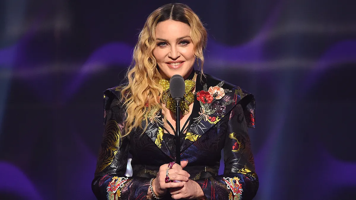 Madonna'dan büyük gaf: Engelli Hayranına "Neden Oturuyorsun?'' diye çıkıştı - Son Mühür Haber