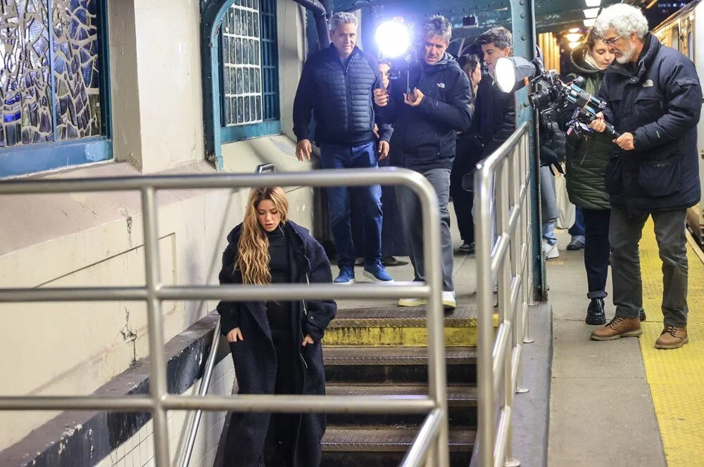 Shakira’nın New York Metroda Görüntülenmesi – Kıbrıs Gazetesi

(Note: “New York’ta” means “in New York” in English, however, “New York” is more commonly used in Turkish news headlines)