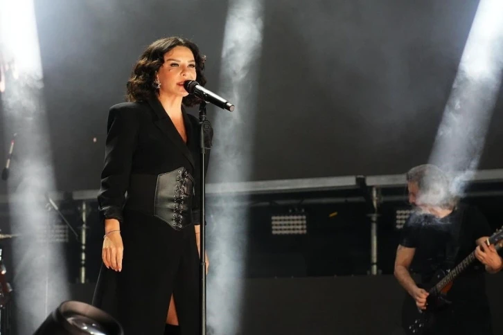 Adanalılar, Fatma Turgut konserinde coştu – Bursa.com