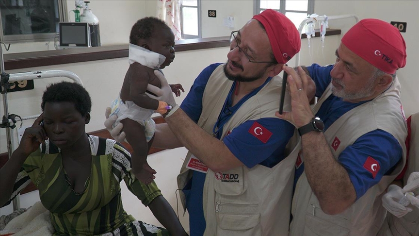 Gönüllü Türk Sağlık Ekibi, Uganda’da Hizmet Veriyor