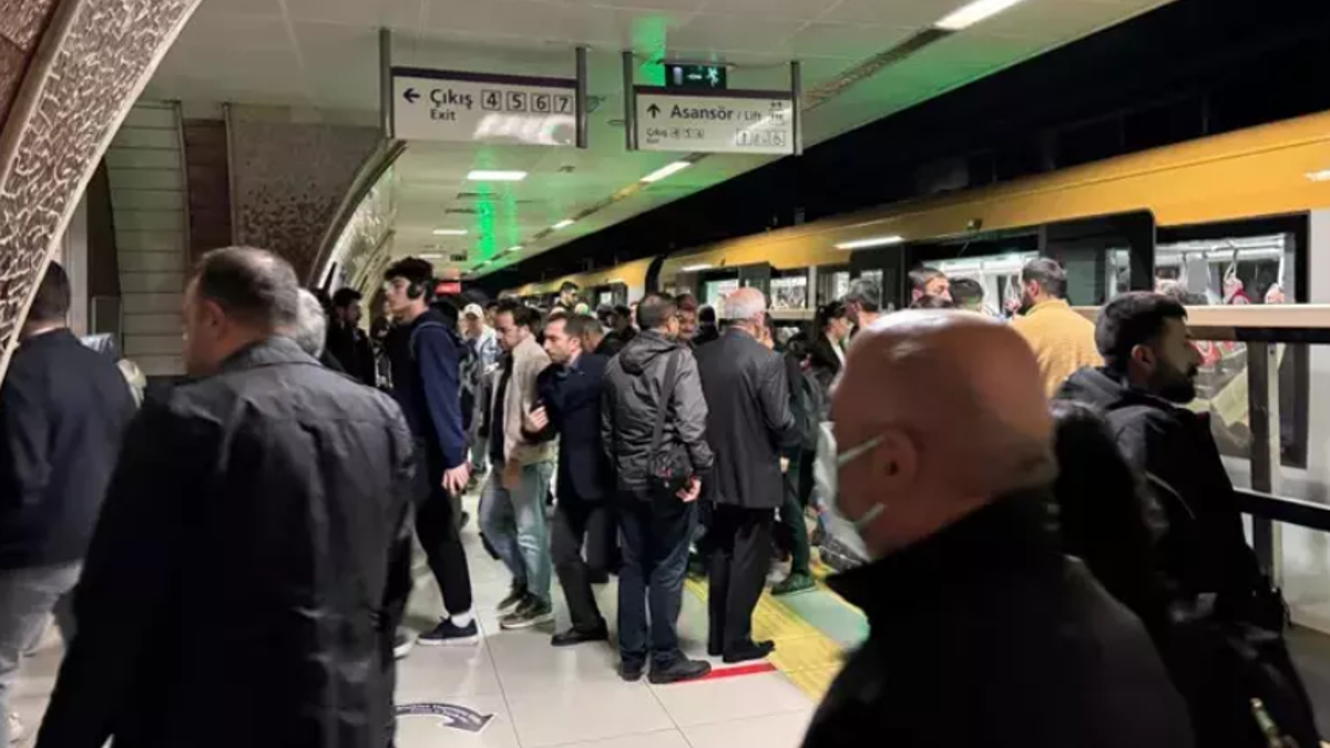 İstanbul'da metro hattında eğitim seferi sırasında kaza! Açıklama geldi - CNN TÜRK