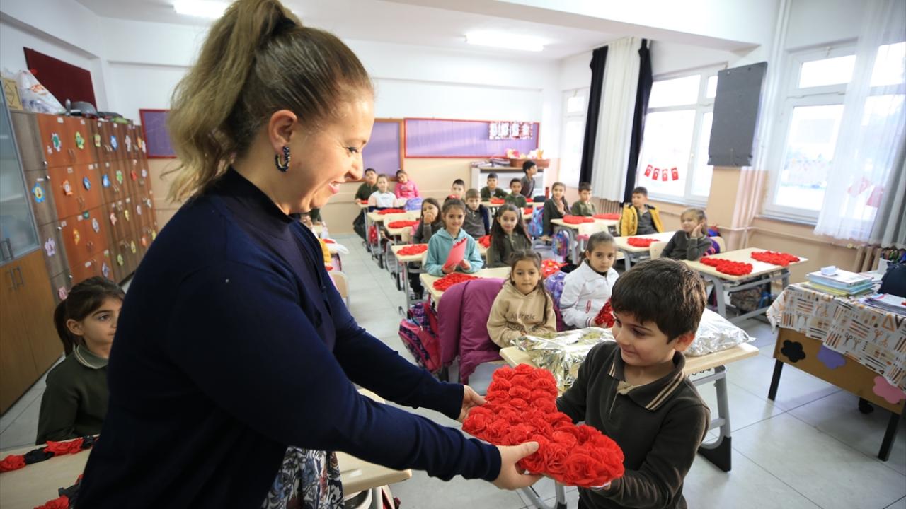 MEB, Öğretmenlere Özel 24 Kasım Programı Düzenledi: Ankara ve İstanbul’da! – TRT Haber