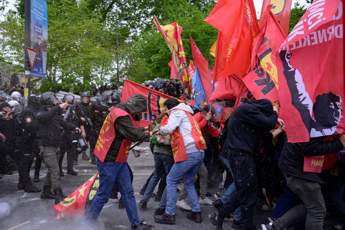 İstanbul Mahkemesi 25 Mayıs İşçi Bayramı protestolarında gözaltına alınan 25 kişinin serbest bırakılmasını kararlaştırdı – TurkishMinute