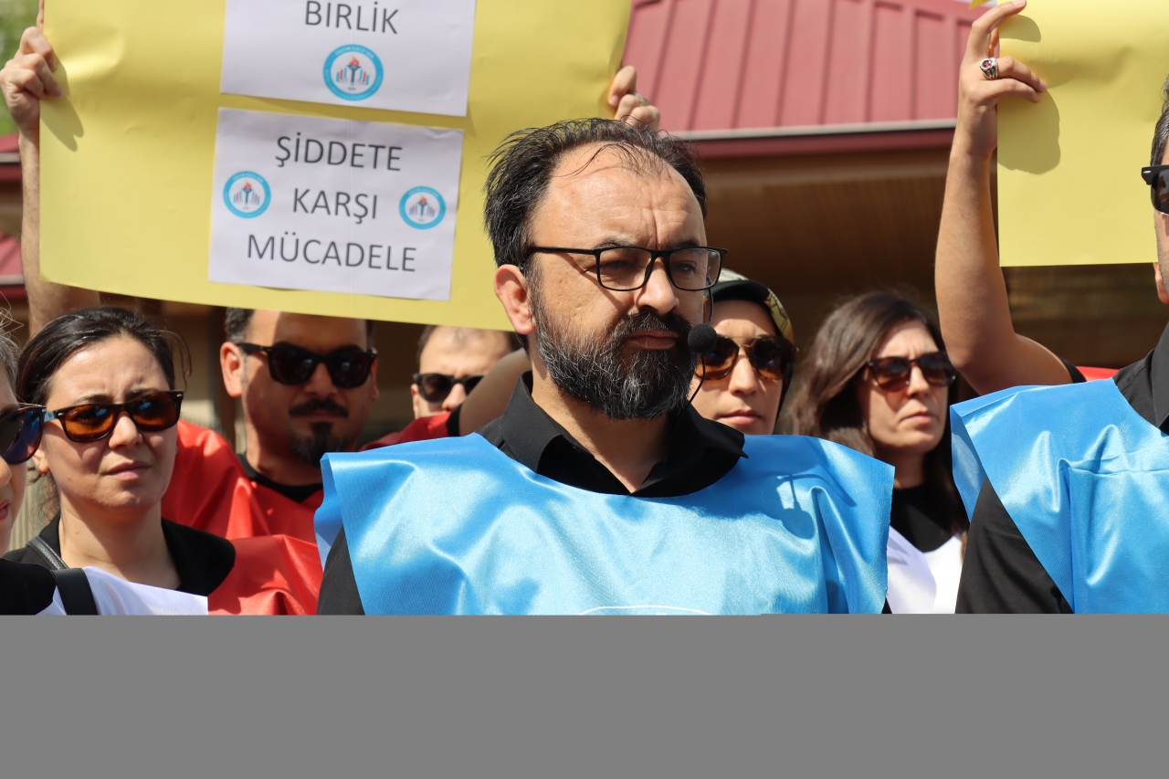 Adana’da Eğitim Gücü Sen Üyeleri İstanbul’da Okul Müdürünün Öldürülmesini Protesto Etti – Yeşil Afşin’den Gösteri