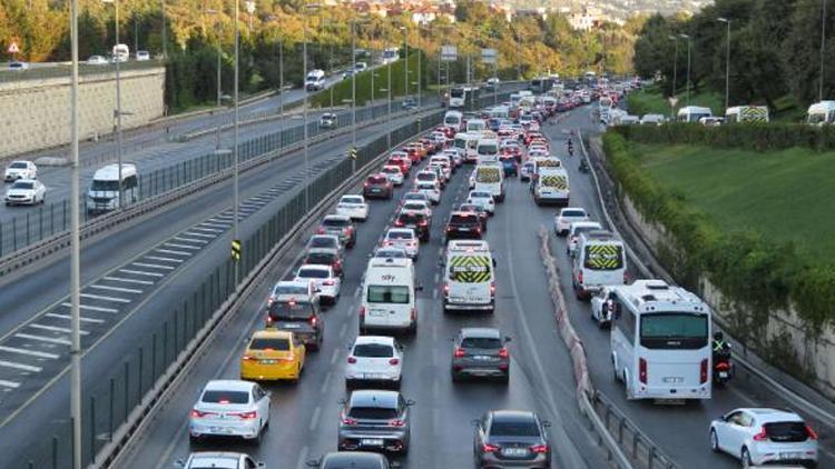 Eğitim-öğretim yılı başlıyor: İstanbul'da okul trafiği - Hürriyet