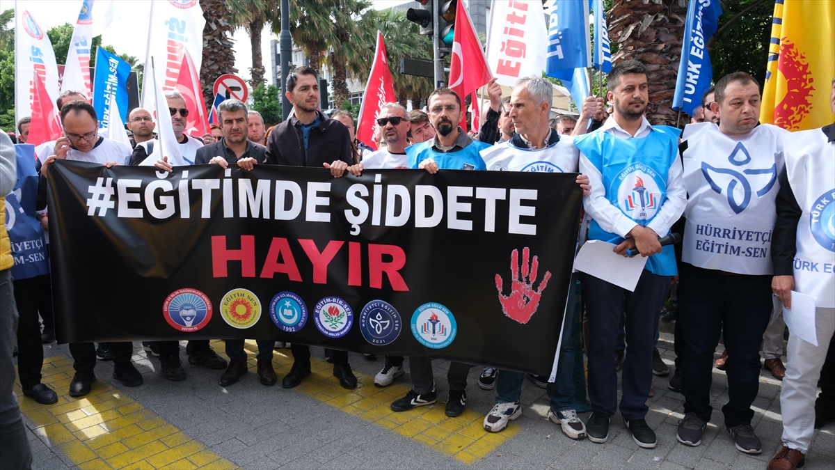 Manisa’da Eğitim Sendikaları İstanbul’da Okul Müdürünün Öldürülmesini Protesto Etti – 45 Haber Manisa Haber Portalı