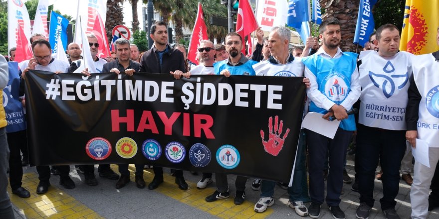 Manisa’daki Eğitim Sendikaları, İstanbul’da Okul Müdürünün Öldürülmesini Protesto Etti