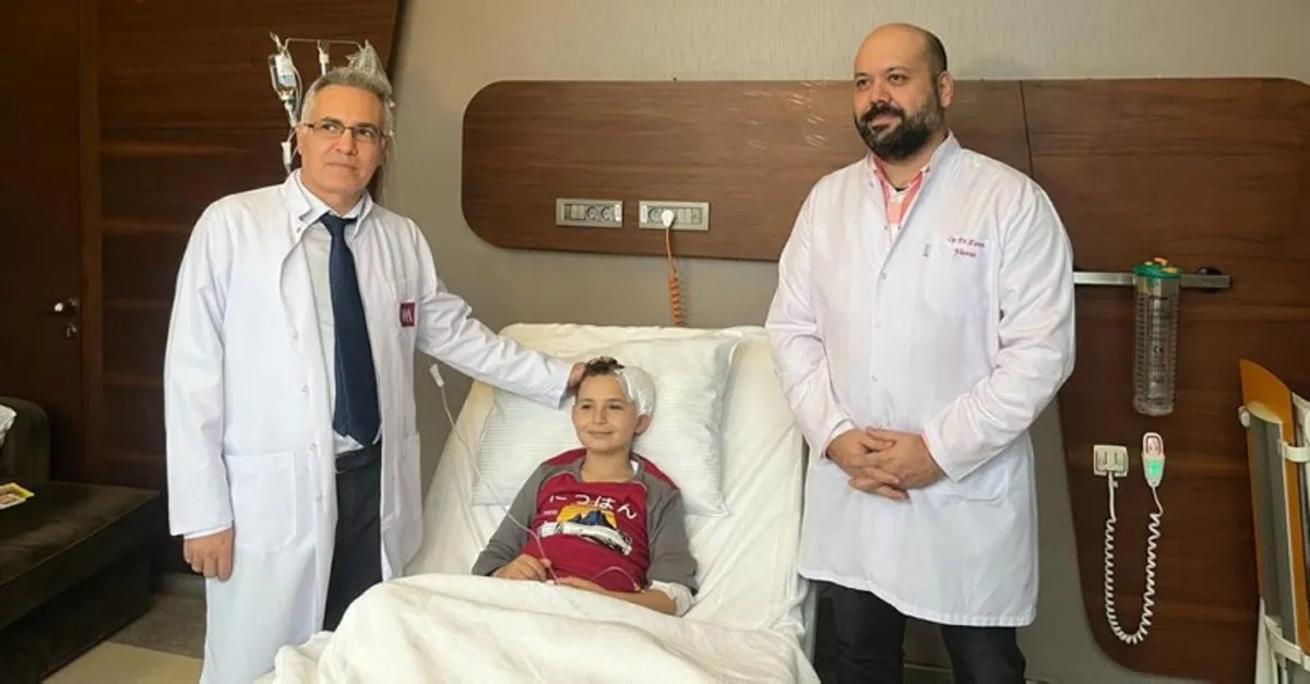 Romanya’da doktorların cesaret edemediğini Türk doktorlar yaptı: Minik Mateo beynindeki tümörden kurtuldu - Sabah