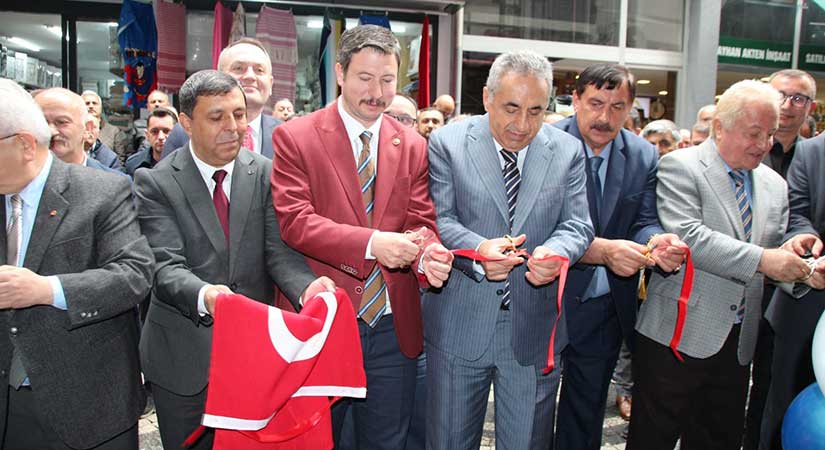 Türk Sağlık-Sen ve Türk Büro-Sen kendi hizmet binasında