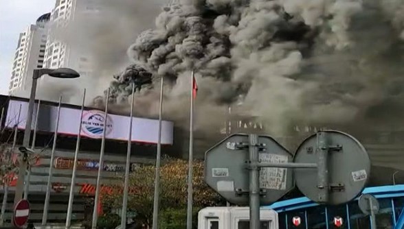 İstanbul Levent'te AVM yangını - NTV