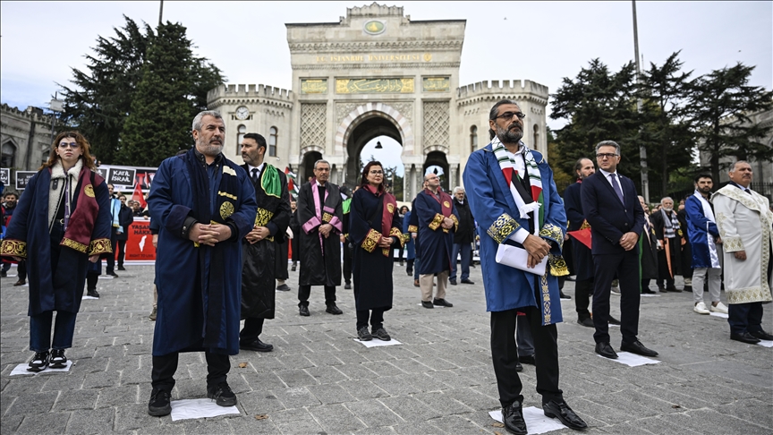 Academics in Istanbul march in protest against Israeli war on Gaza