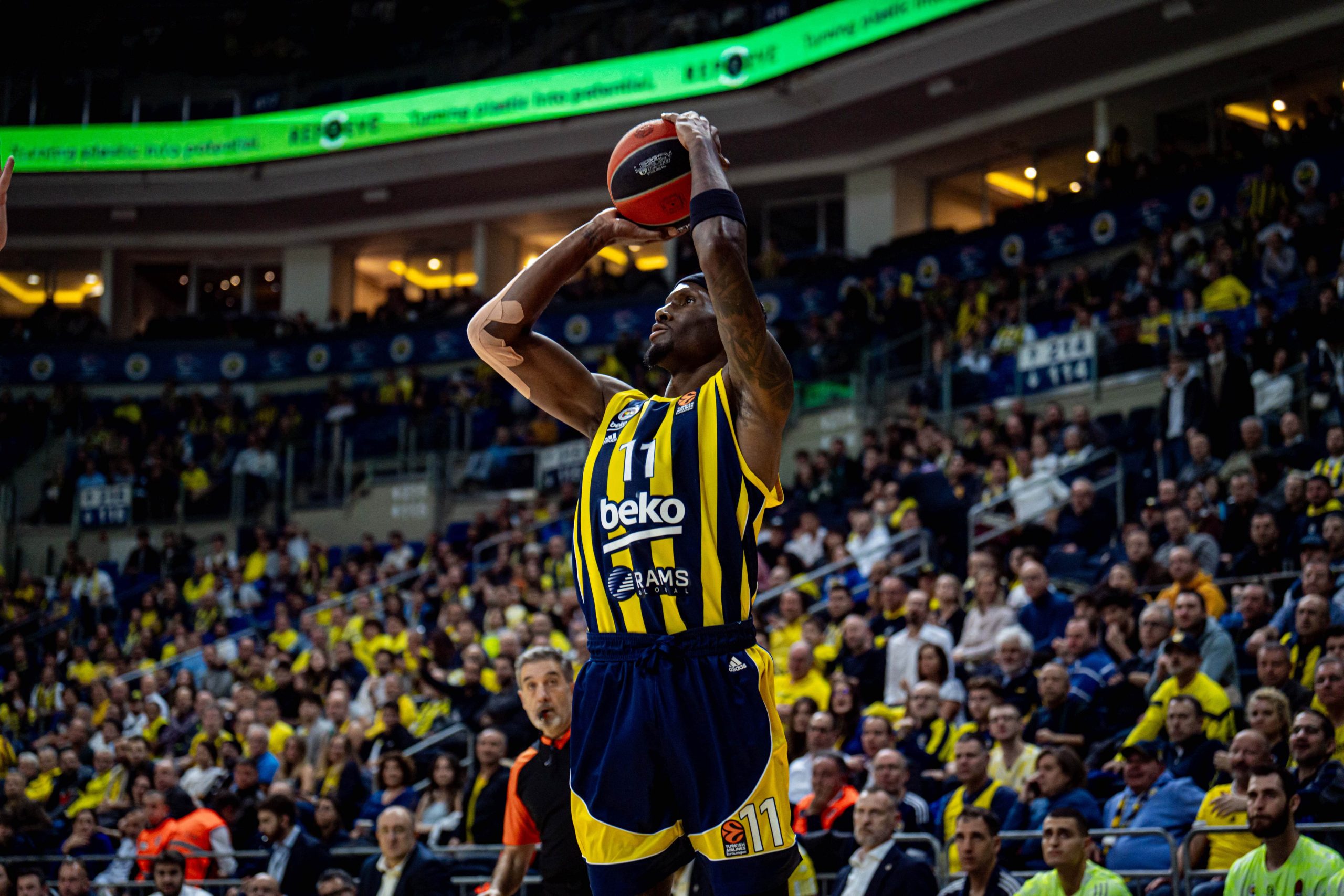 Hayes-Davis Yenilendi, Miller-McIntyre Belgrad’da – BasketMercato – BPD – Backdoorpodcast