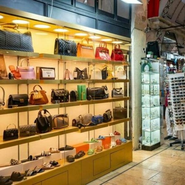 İstanbul’un Kapalıçarşı’sında Gelenek yerine Sahte Lüksler Yerine Getirildi – UK Moda Ağı