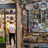 Fake luxury overshadows unique charm of Istanbul's Grand Bazaar - Hurriyet Daily News