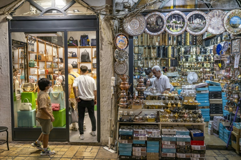 Sahte lüksler, İstanbul’un Kapalıçarşı’sında gelenekleri geri plana itiyor – Yahoo Finance UK