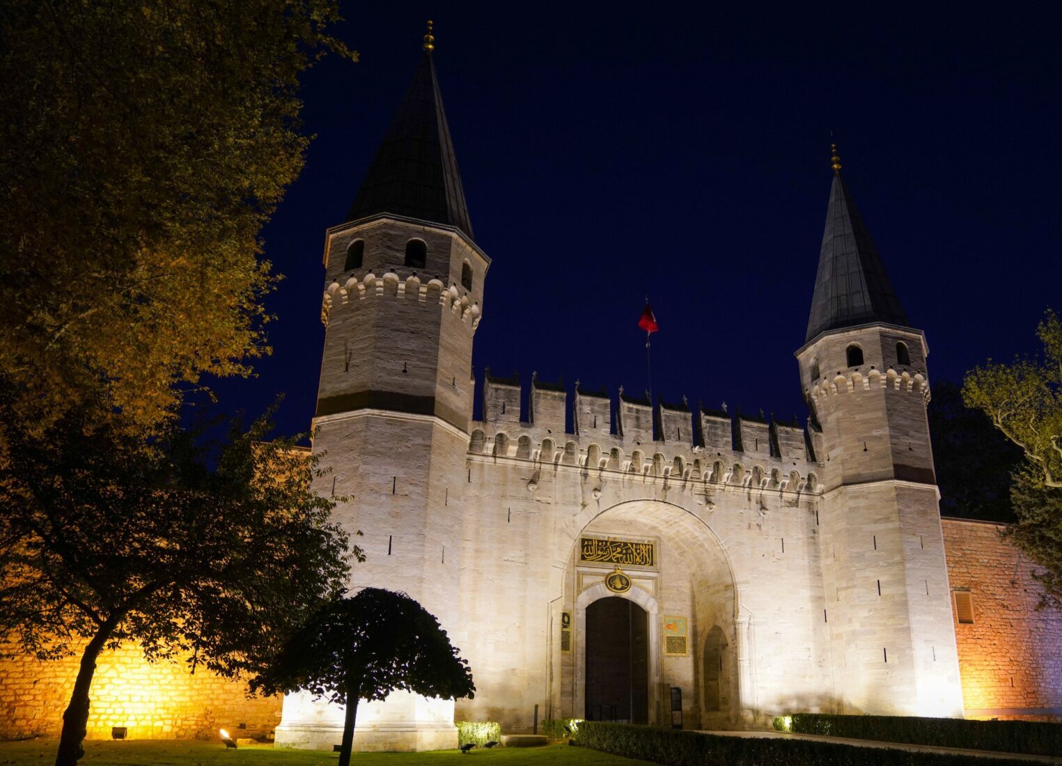 Night visits to Topkapi Palace begin: A unique glimpse into Ottoman heritage - Türkiye Today - Türkiye Today